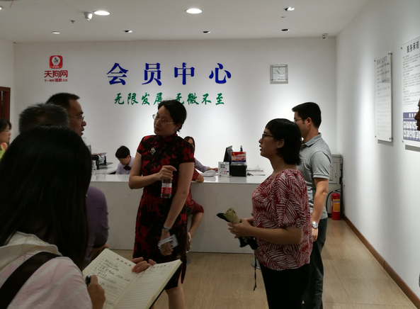 我司韦柳柳等与秀峰区副区长谢静、韩中元、文化体育和旅游局副局长刘安平等对秀峰区全域旅游示范区旅游产业与融合发展现场检查与指导整改(图4) 我司韦柳柳等与秀峰区副区长谢静、韩中元、文化体育和旅游局副局长刘安平等对秀峰区全域旅游示范区旅游产业与融合发展现场检查与指导整改(图4)